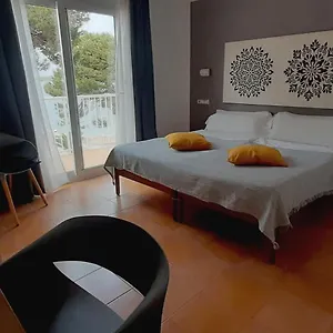 https://hostal-bahia-azul.allmallorcahotels.com